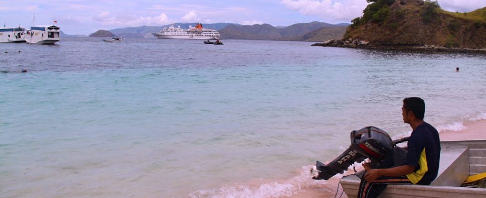 Růžová pláž Pantai Merah na ostrově Komodo 1