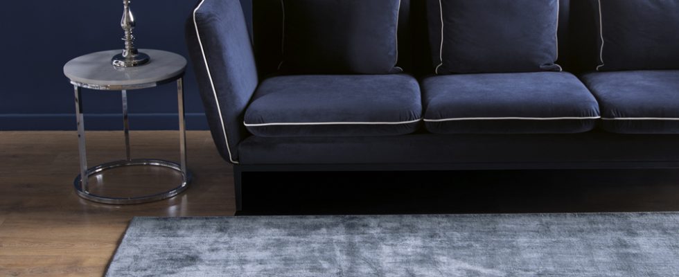 9 způsobů jak uspořádat design kolem nevzhledného koberce 1