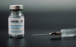 Vakcíny proti covid-19 mohou mít nepříjemné vedlejší účinky 4