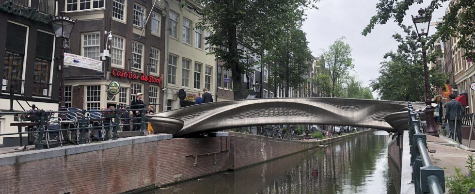 První 3D vytištěný most z nerezové oceli se klene nad nizozemským kanálem 1