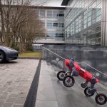 Čtyřnohý robot na kolečkách je připraven doručovat 11
