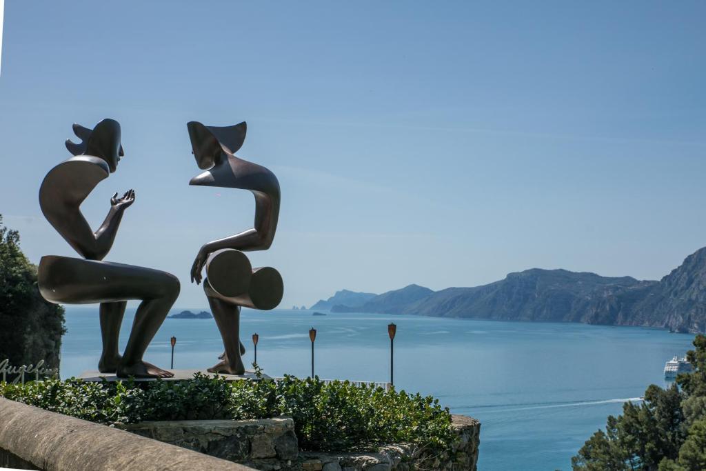 10 nejlepších luxusních hotelů na Amalfitánském pobřeží, Ischii a Capri 2