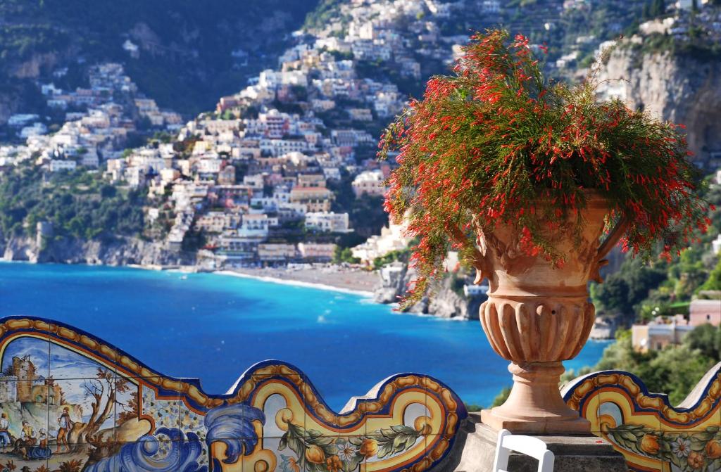 10 nejlepších luxusních hotelů na Amalfitánském pobřeží, Ischii a Capri 1