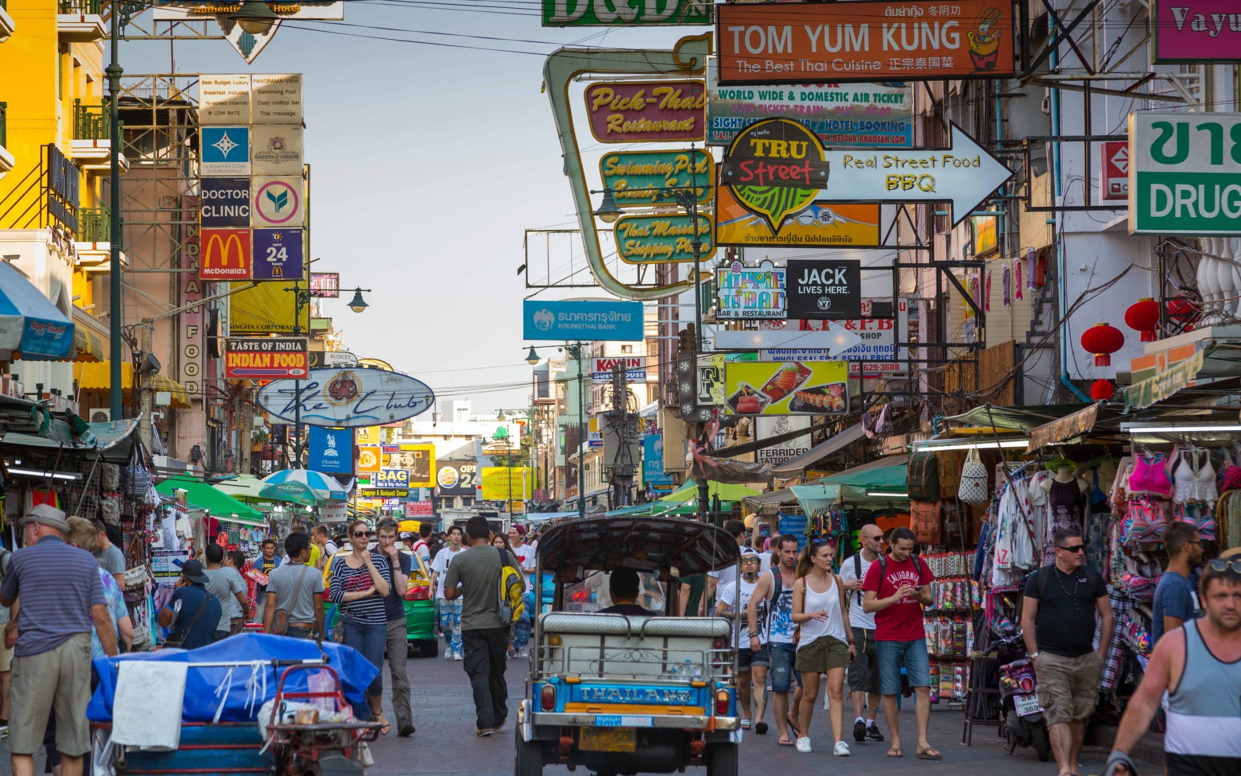 Khao San Road – baťůžkářský okrsek v Bangkoku 1