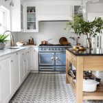 Nápady na podlahové dlaždice do malé kuchyně 9