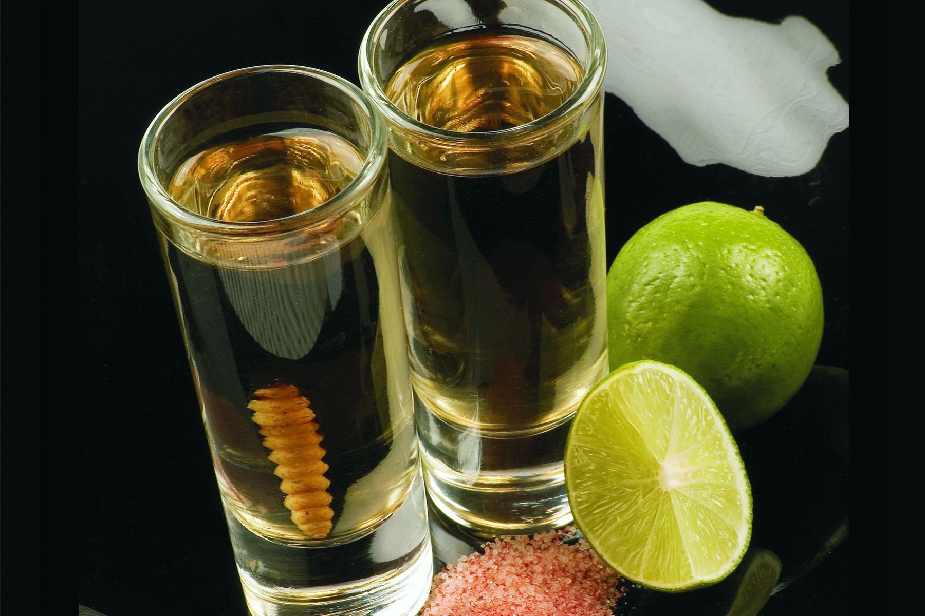 Mexický nápoj mezcal 2