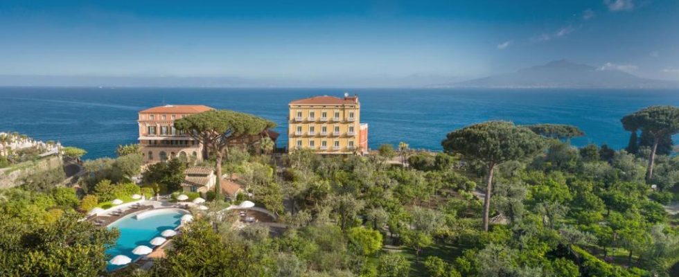 10 nejlepších luxusních hotelů na Amalfitánském pobřeží, Ischii a Capri 1