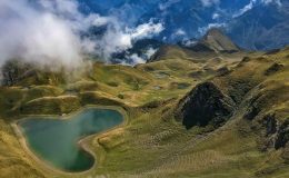 Montagnon – jezero ve tvaru srdce ve francouzských Pyrenejích 1