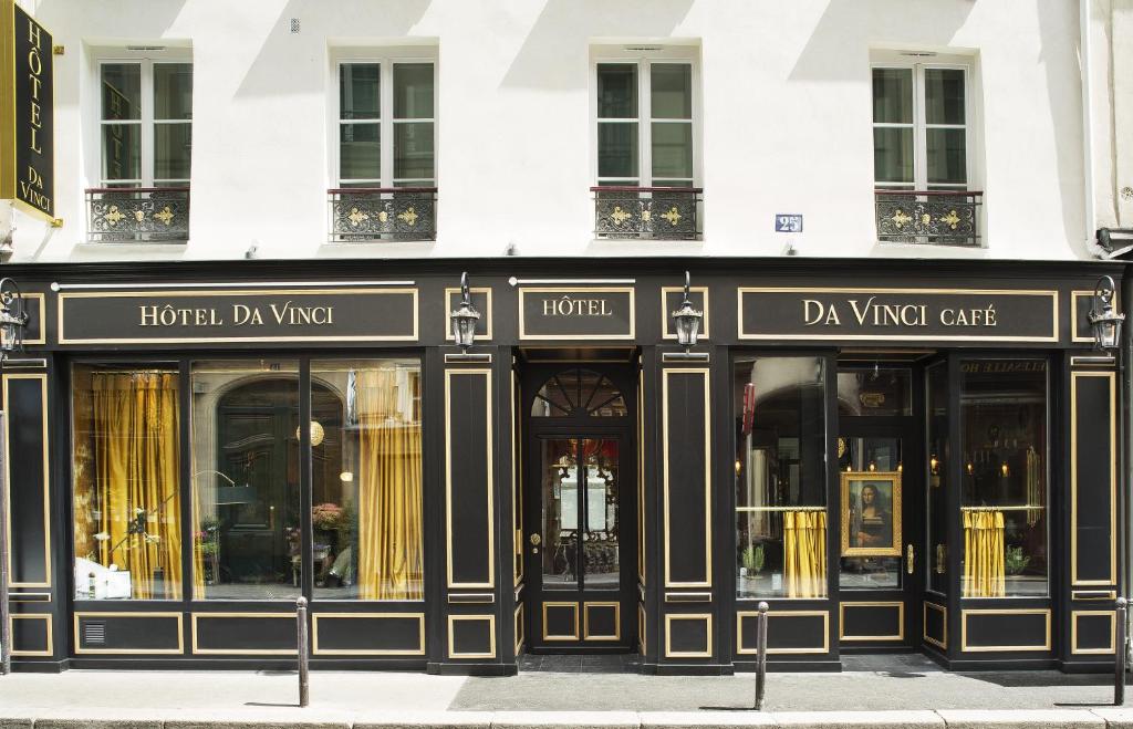 10 nejromantičtějších hotelů v Paříži 11