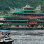 Ikonická plovoucí restaurace v Hongkongu se potopila 13