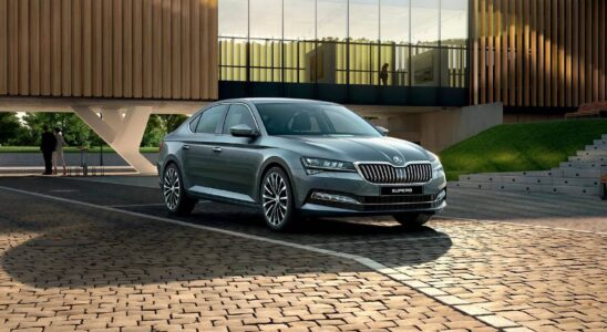 Škoda připravuje uvedení čtvrté generace modelu Škoda Superb 5
