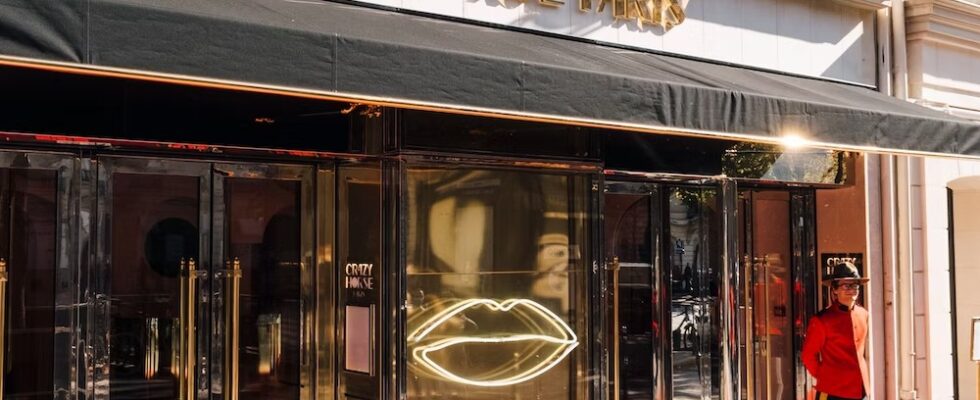 Pikantní zážitek v Crazy Horse Paris 1