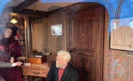 Historie o Eiffelově věži 42
