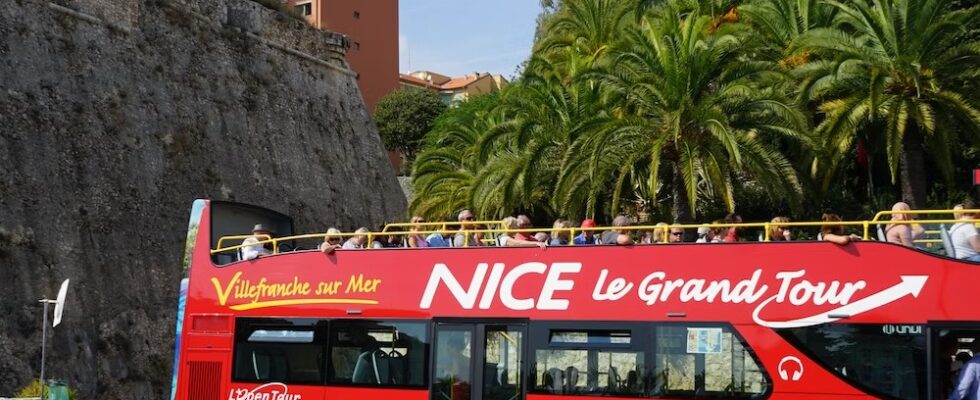 Vyzkoušejte prohlídky památek autobusem "Naskoč a Vyskoč" 1