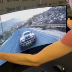 Flexibilní herní monitor Corsair lze ohnout do požadovaného tvaru 9