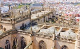 Katedrála Panny Marie, Giralda a vyhlídkový autobus v Seville 39