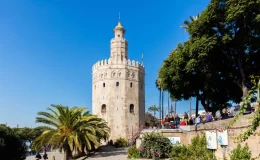 Zlatá věž, nejvýznamnější historická stavba- Torre del Oro 8