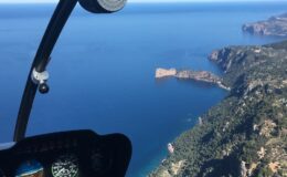 Vstupenky online: Proleťte se 30 minut nad Mallorcou vrtulníkem 8