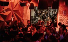 Dokonalý noční zážitek ve Valencii: Pub Crawl s panáky zdarma 9